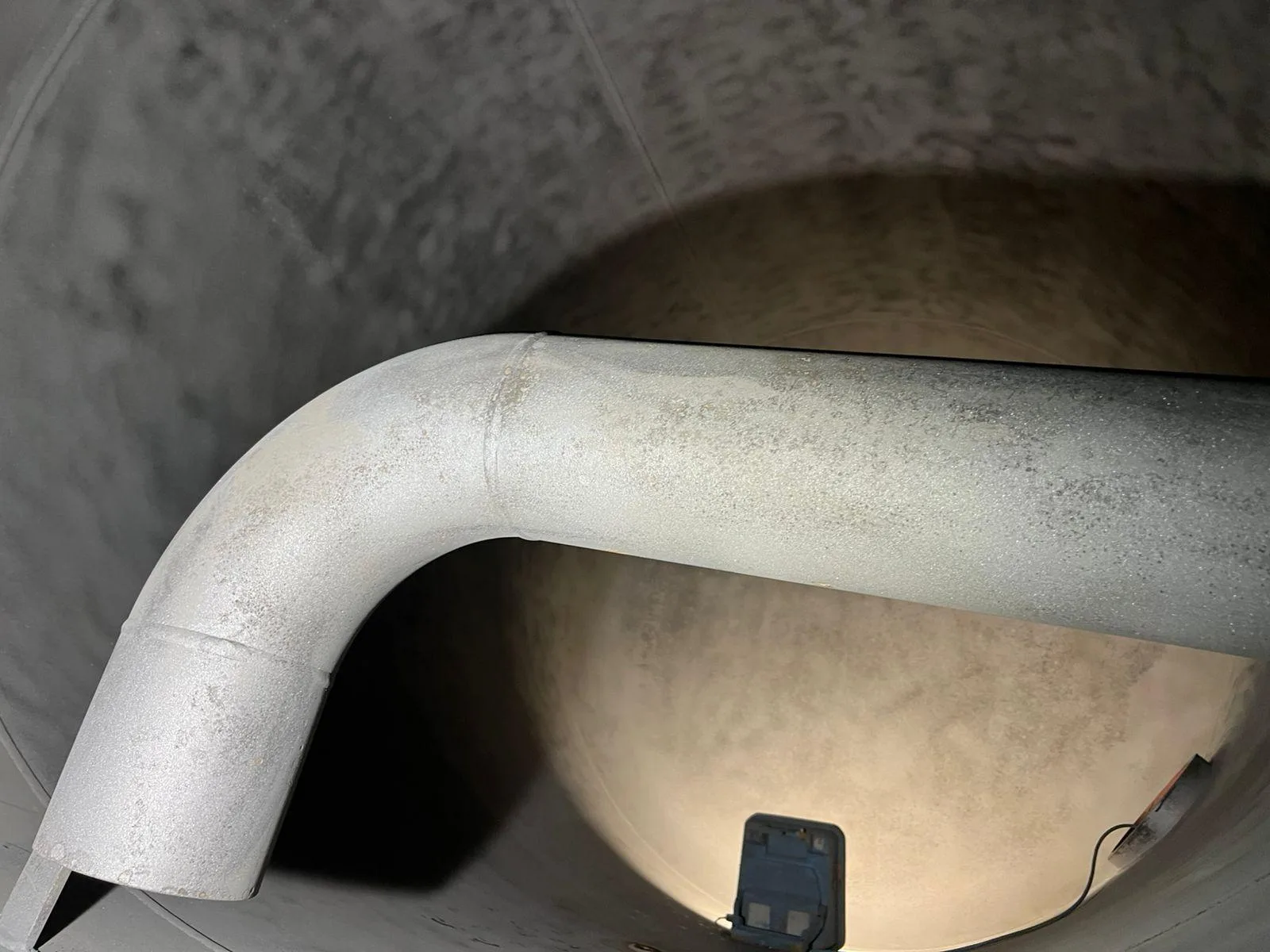 Tankinnenraum vor der technischen Sanierung