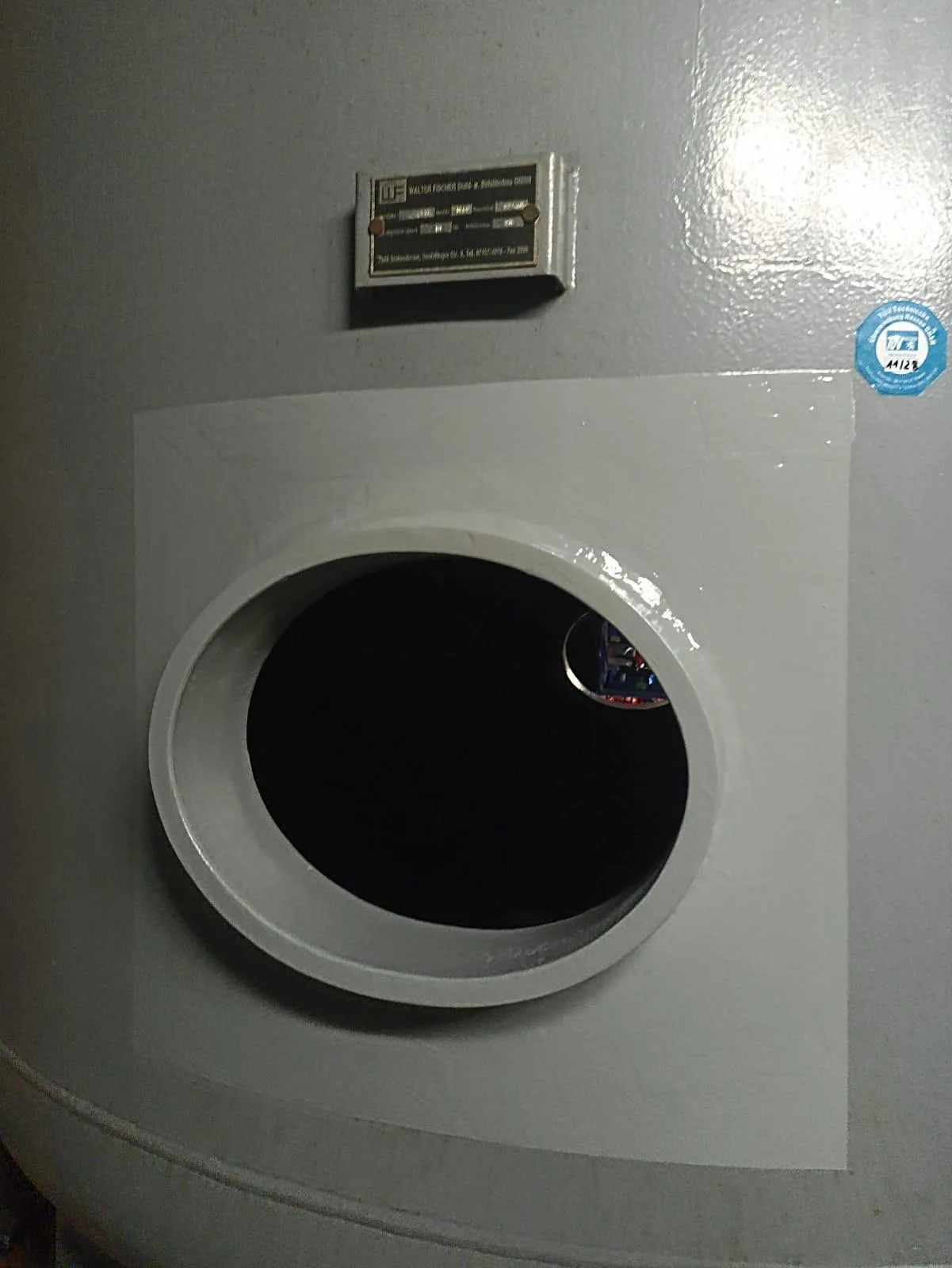 Vorbereiteter Behälterbereich für Schweißarbeiten